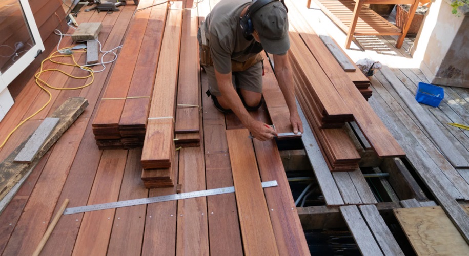 Choosing the Right Deck Builder